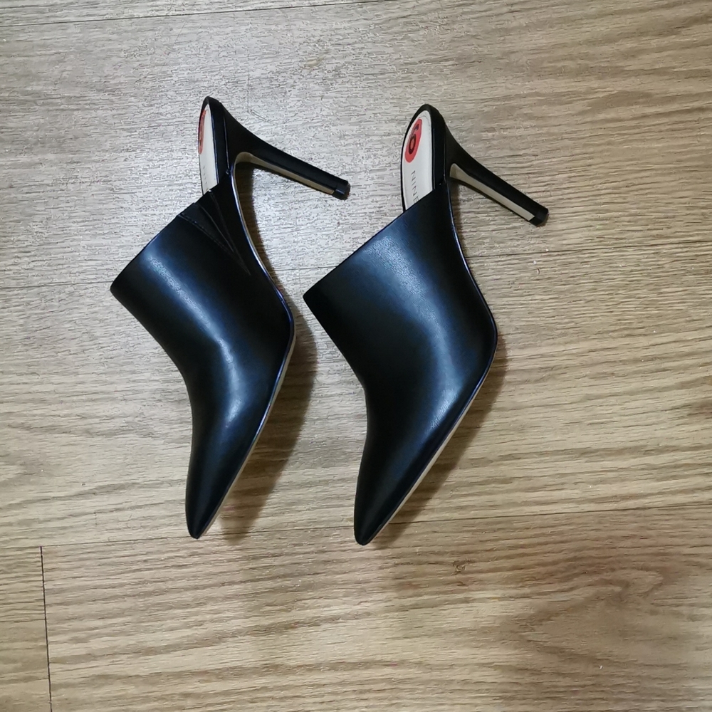 Heels - Picture 2 of 3